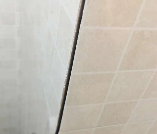 英山瓷砖空鼓维修公司分享阳台瓷砖脱落的修复过程可以分为以下几个步骤